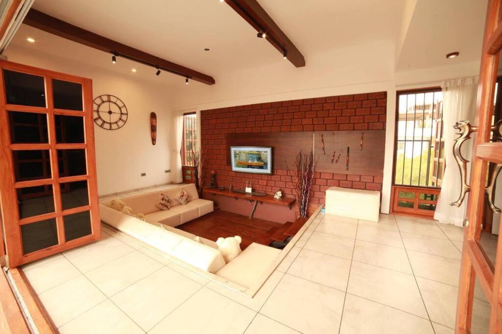 Varaa Villa Mysore Exterior foto